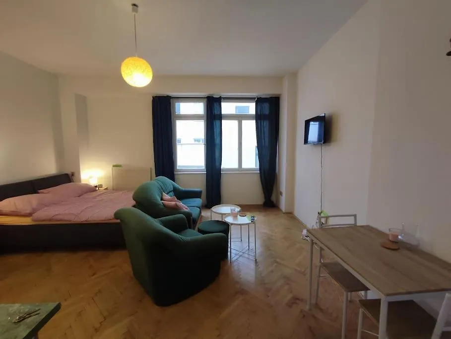 Cosy Warm Apartment In The Heart Of Prague. 0*, Prague